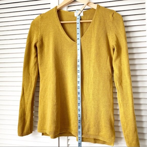 Old Navy Knit V-Neck Mustard Long Sleeve Sweater - Picture 4 of 7